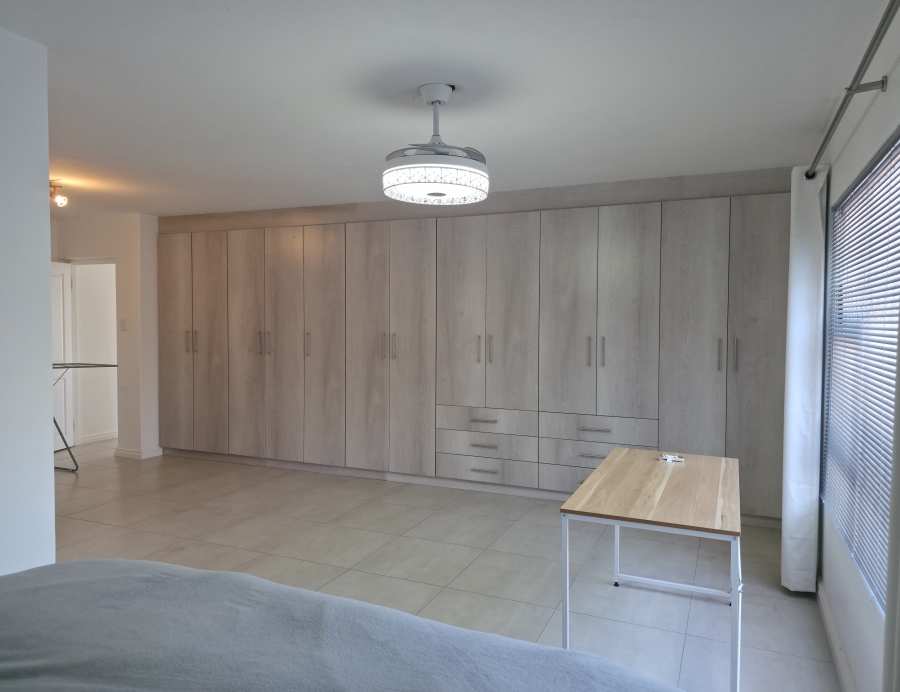 6 Bedroom Property for Sale in Wavecrest Eastern Cape